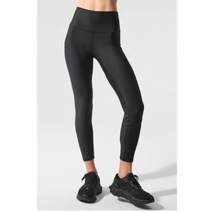 Alo Yoga 7/8 High-Waist Airlift Legging. Black. Size L